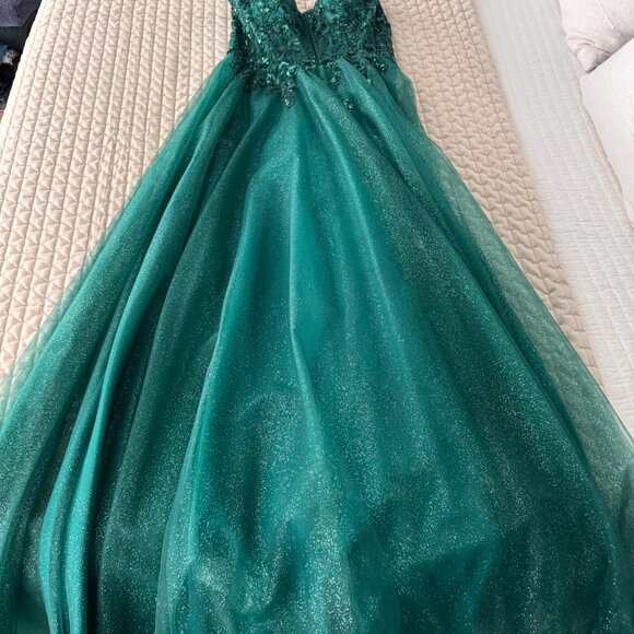 A-line gown with sweep train and vines + appliqued sequins - Picture 4 of 5